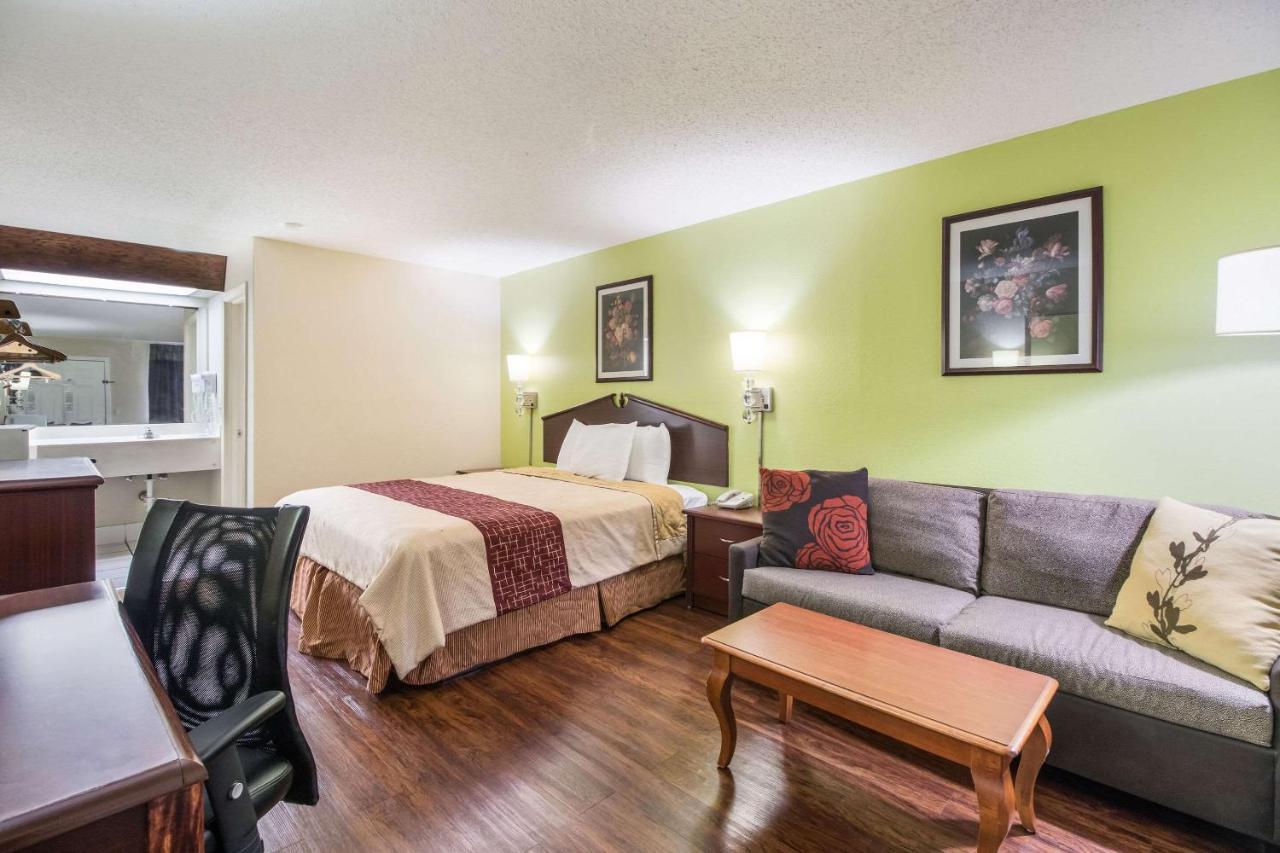 Rodeway Inn Bolivar Екстер'єр фото