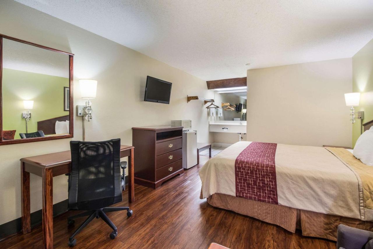 Rodeway Inn Bolivar Екстер'єр фото