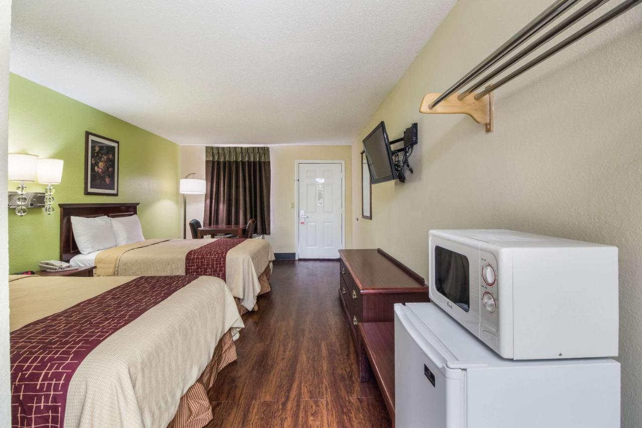 Rodeway Inn Bolivar Екстер'єр фото